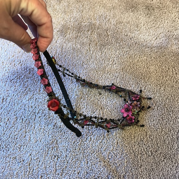 Flower chain headband - Picture 7 of 12